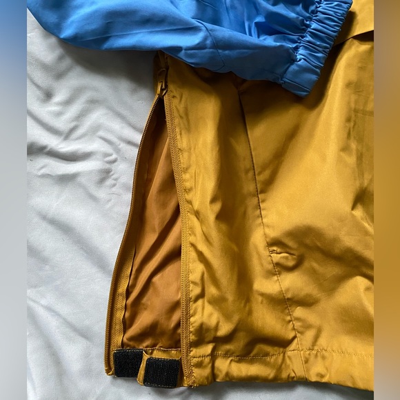 Brand new volcom rain coat - Picture 4 of 4